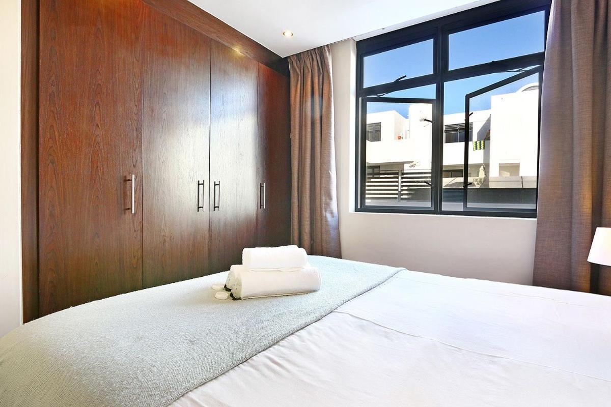 Eden On The Bay 118 By Hostagents Lägenhet Bloubergstrand Exteriör bild